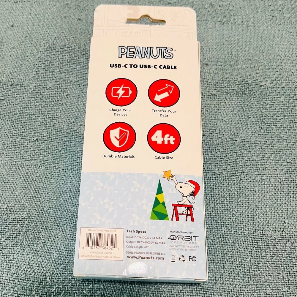 New in Box Peanuts 4' USB-C to USB-C Cable, White Wreath